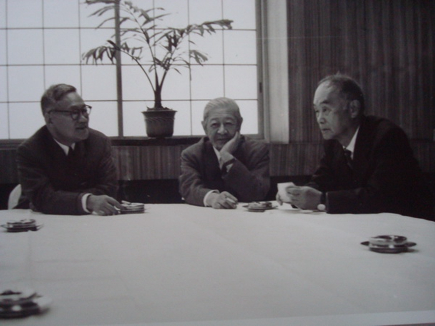 巴金与中岛健藏(中)1963年11月25日摄于日本 巴金与中岛健藏(中)1963年11月25日摄于日本